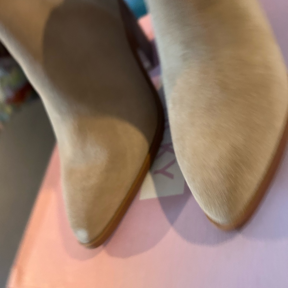 Lisa Vicky Saddle Split Beige Kicky Suede Bootie NIB Size 7 - Picture 4 of 5